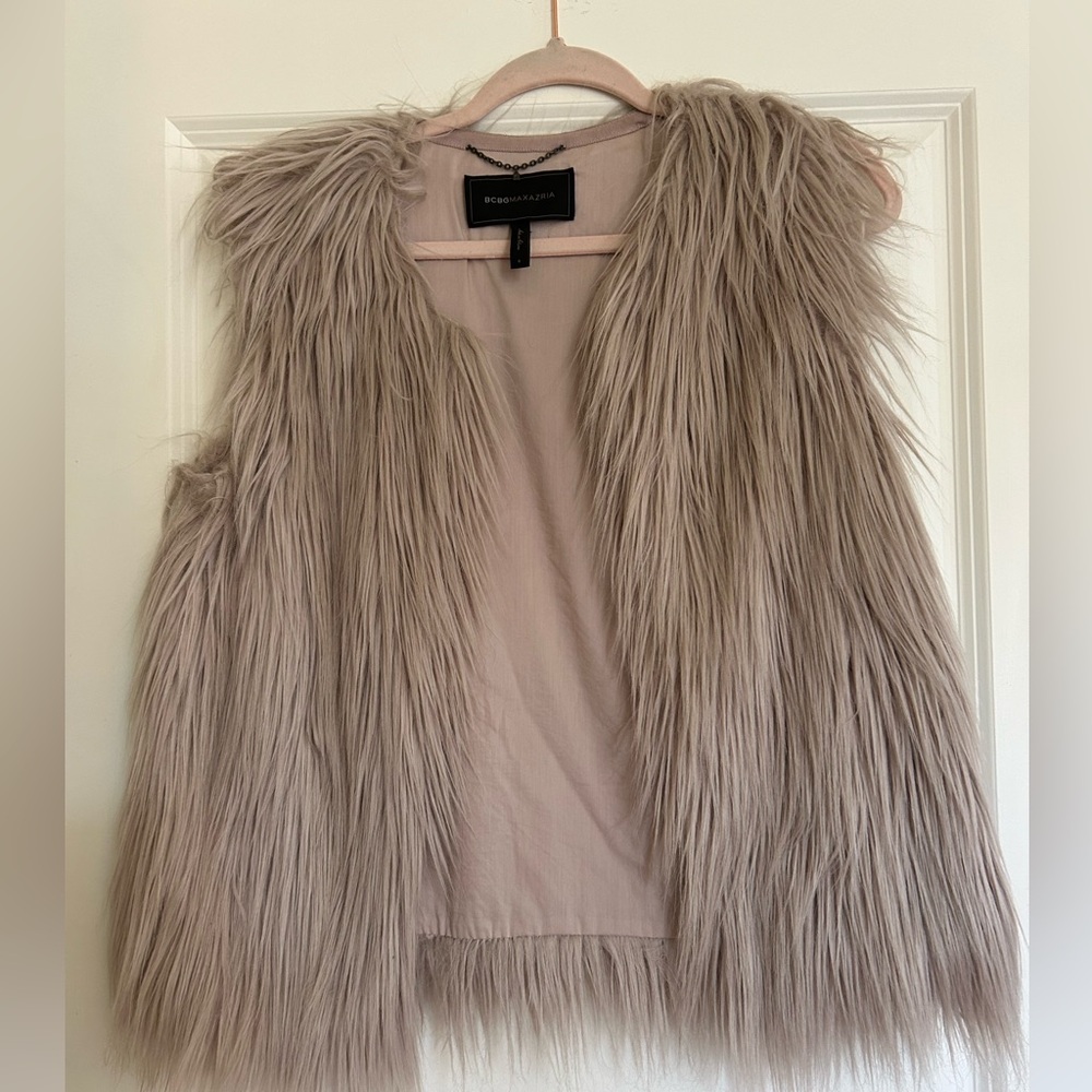 BCBGmaxazria faux fur pink lavender vest Small